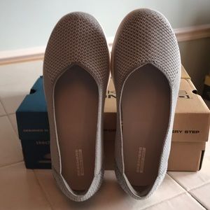 NWOT  Skechers Go Step Lite
